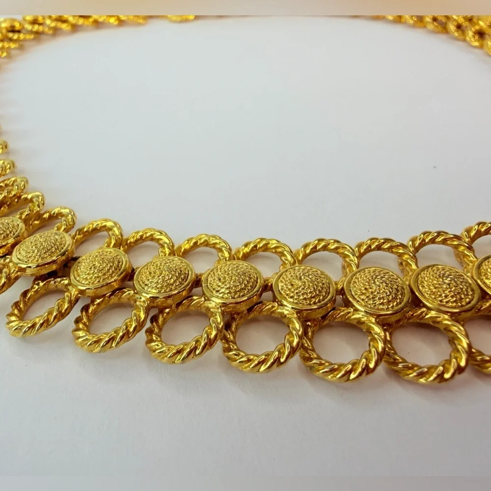 Eternal knot geometric vintage gold tone necklace / choker